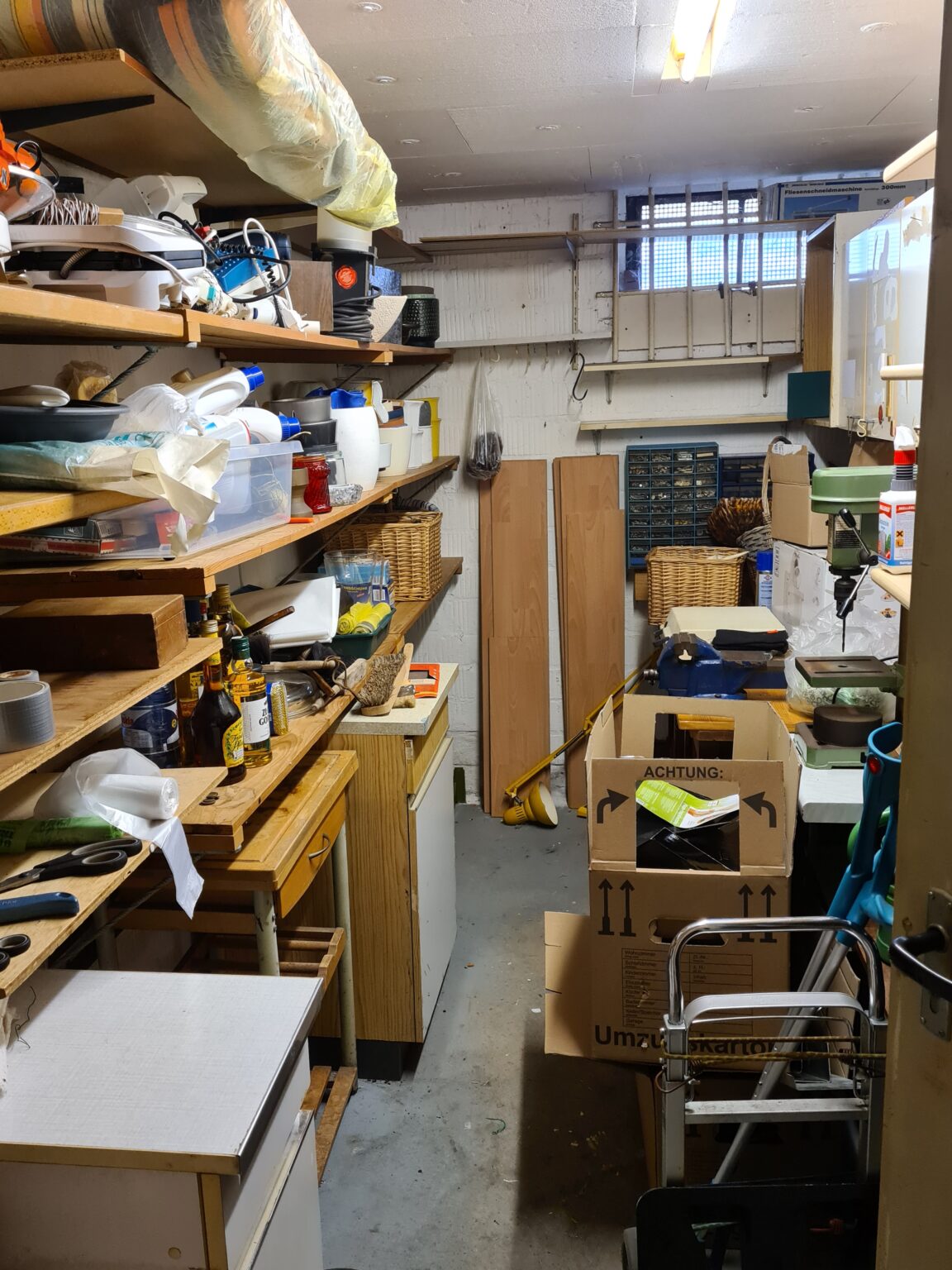 Garage entrümpelt - Vorher